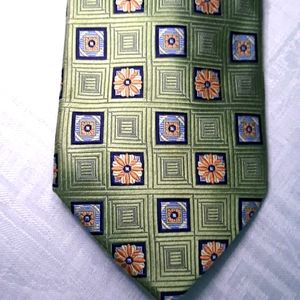 I V Front green boxes silk tie